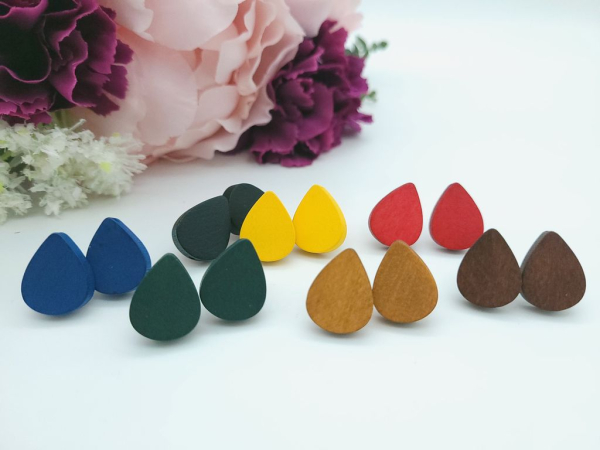 Holz Tropfen Ohrstecker bunt